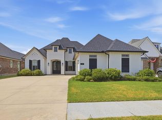 3755 Willow Lake Dr, Lake Charles, LA 70605