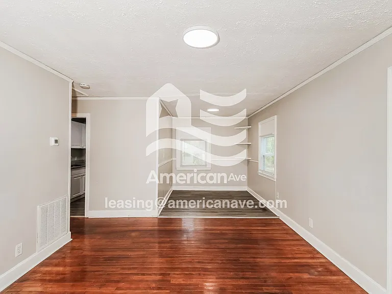 1071921_004_wm_-_living_room_13152946.jpg