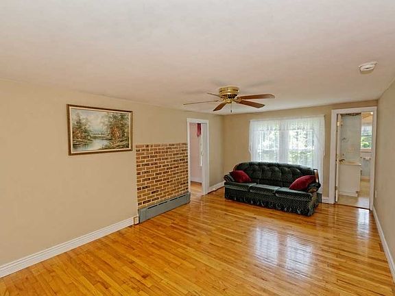 3rd image of 23 Hudson Ave
