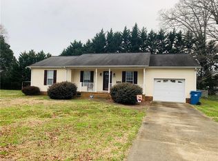 2500 Megan Dr, Ramseur, NC 27316