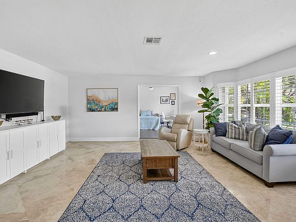 4th image of 749 Camino Lakes Circle