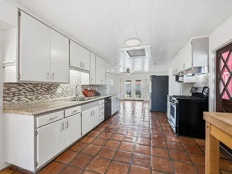8639 E Virginia Ave — Photo 20