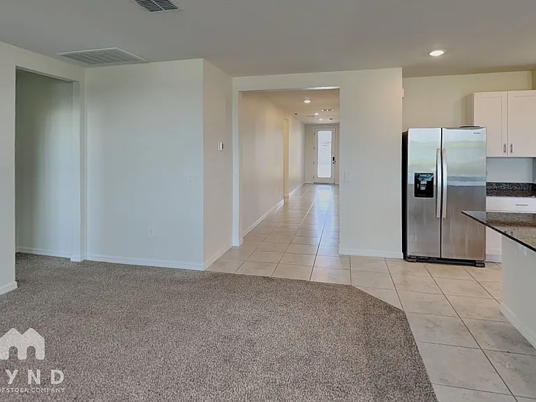 796 Griffon Ave — Photo 5