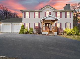 121 Caribou Rd, Dingmans Ferry, PA 18328