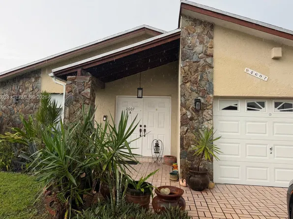 2607 Harding St, Hollywood, FL 33020