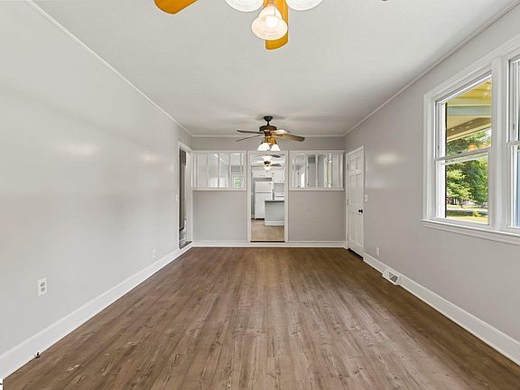 4th image of 102 E St