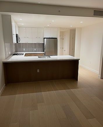 3rd image of 400 S Broadway Ave Unit 913
