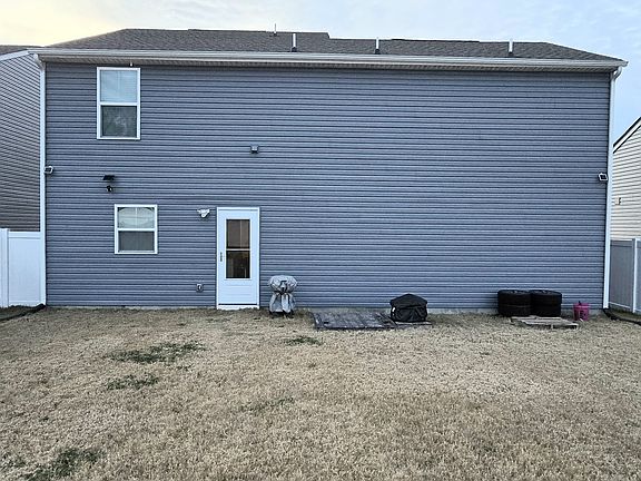 4th image of 329 Forecastle St