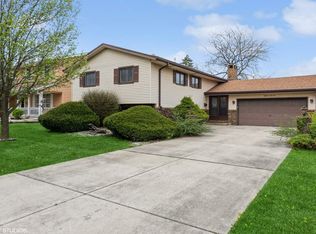 1845 Bluebird Ln, Munster, IN