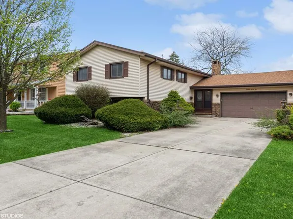 1845 Bluebird Ln, Munster, IN 46321