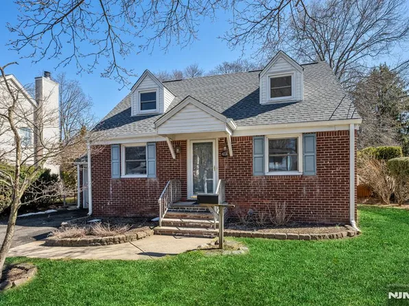 451 Central Park Dr, New Milford, NJ 07646