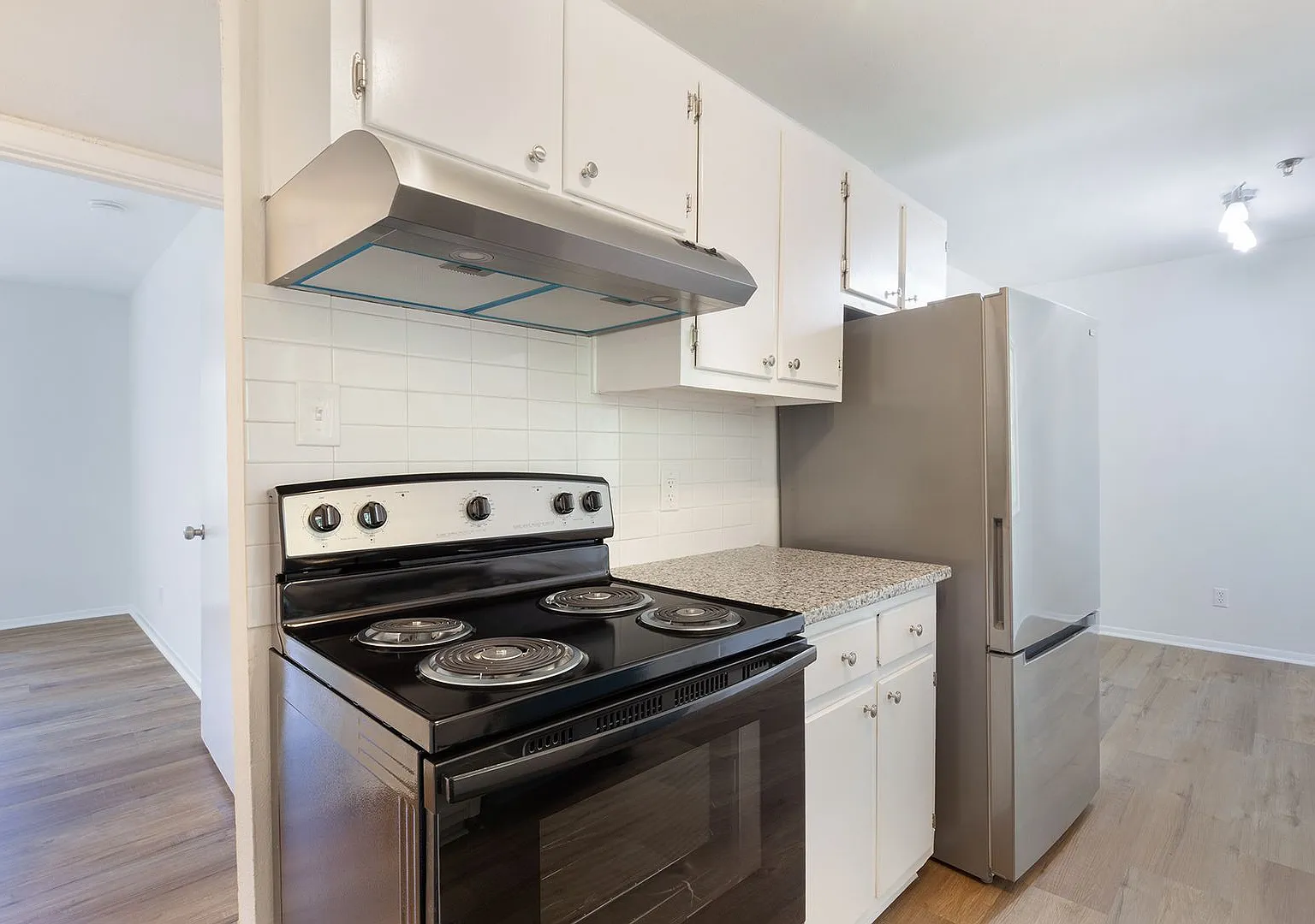 Beautiful, Fully Renovated 1bd/1ba Unit w/ Rear Deck in Ideal Smyrna Location! — Photo 1