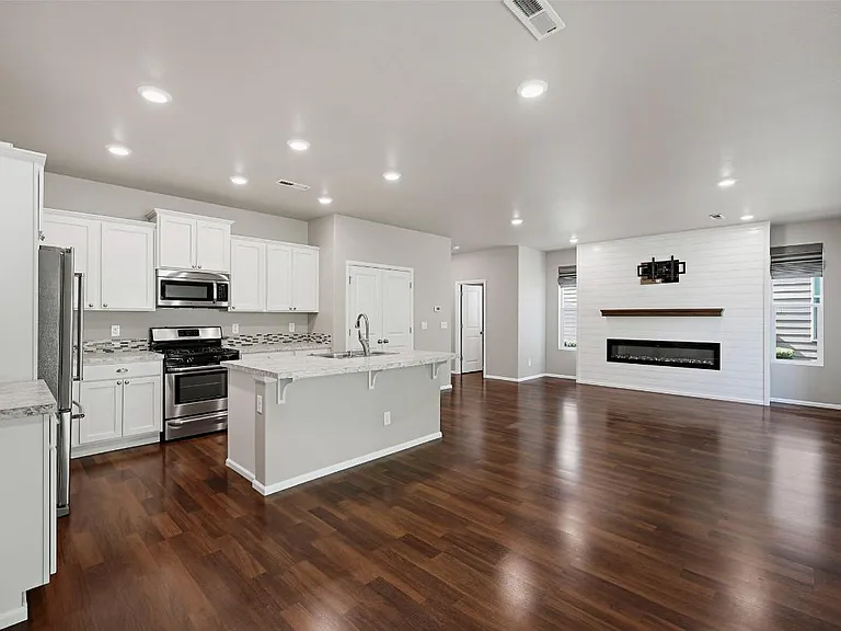 3919 Jett Ln NE — Photo 11