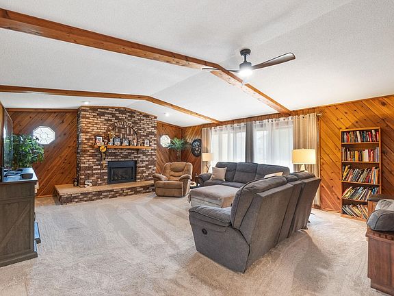 2nd image of 403 Lakeside Dr