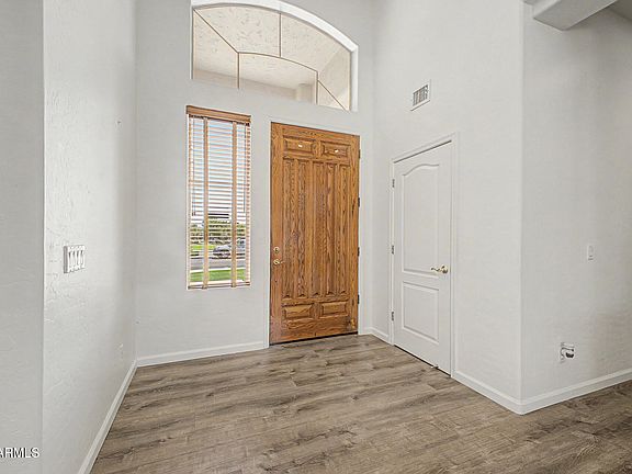 4th image of 540 N MAMMOTH Way