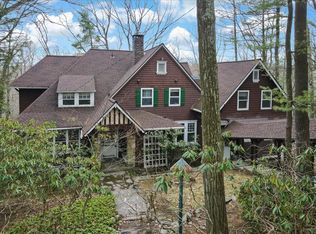 4 Park Ter, Pocono Manor, PA 18349