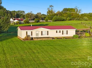 127 White Plains Rd, Hiddenite, NC 28636
