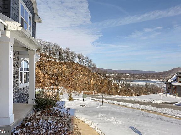 4th image of 233 Rockville Blvd