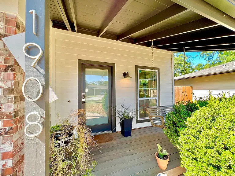 1908 Joy Ln — Photo 2