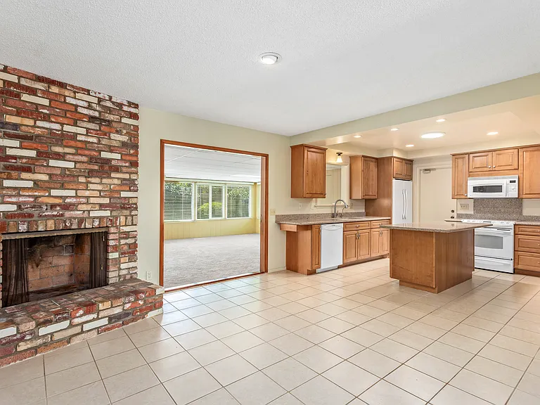 6221 Marlborough Dr — Photo 4