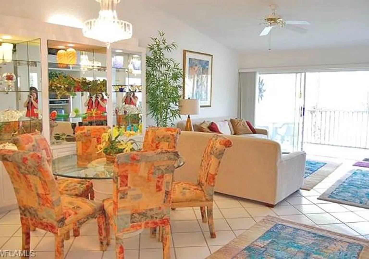 Bright and airy in beautiful gated community - lake views and Florida sunshine! — Photo 3