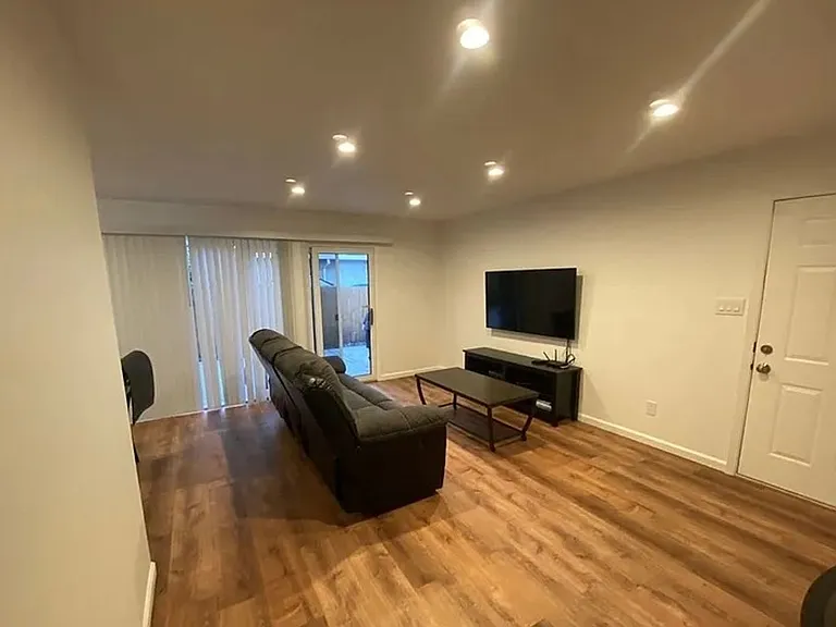 2778 Courtland Dr — Photo 4