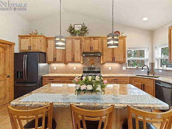 4th image of 1175 Ptarmigan Dr