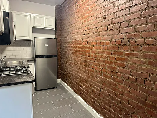 Rented by Gravity Real Estate Advisors | media 2