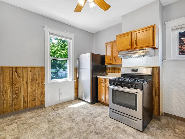 1223 Gruner Pl — Photo 29