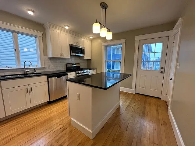 2 bed, 900 sqft, $3,150 — Photo 4