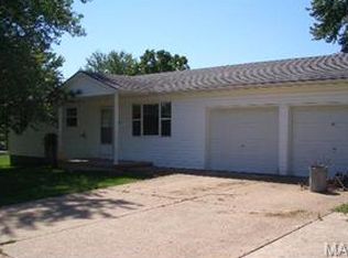402 Shamrock St, Cuba, MO 65453