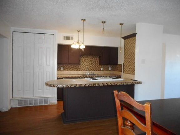 3rd image of 515 Goldwood Dr