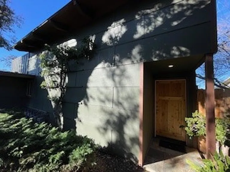 481 Hillview St — Photo 16