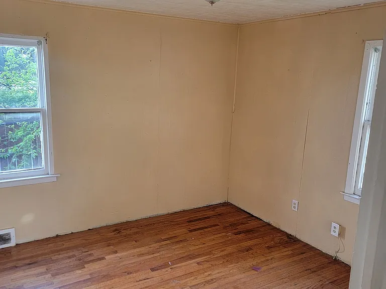 426 E Gracelawn Ave — Photo 4