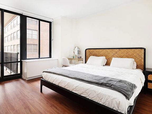 5th image of 304 E 65th St APT 4C