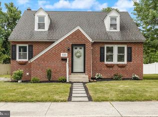 720 W Race St, Stowe, PA 19464