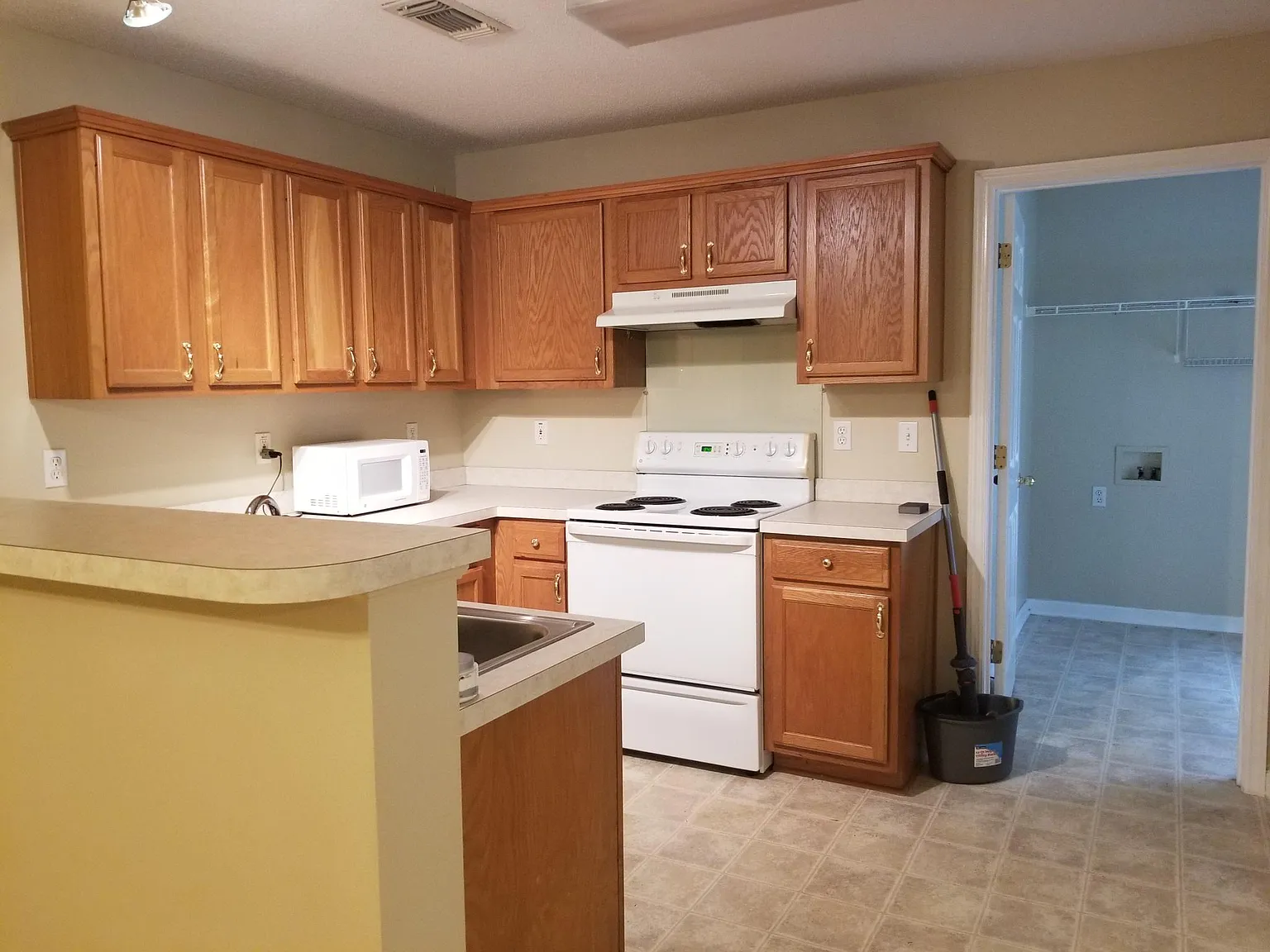 1409 Whitewood Dr — Photo 4