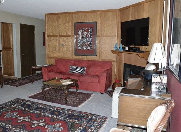 5th image of 2712 E McLoughlin Blvd