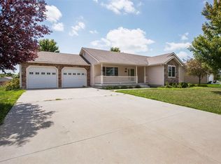 8724 Eagle Feather Dr, Manhattan, KS 66502