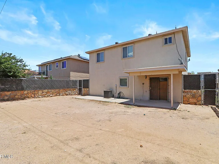 2057 Shreya St — Photo 37