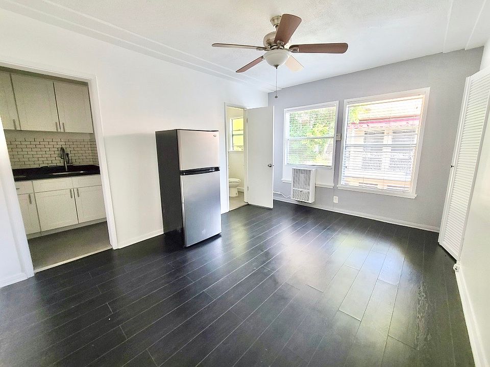 2nd image of 853 S Kenmore Ave #6