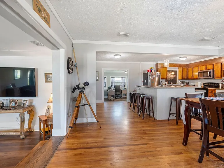 907 Garrison Ave — Photo 11