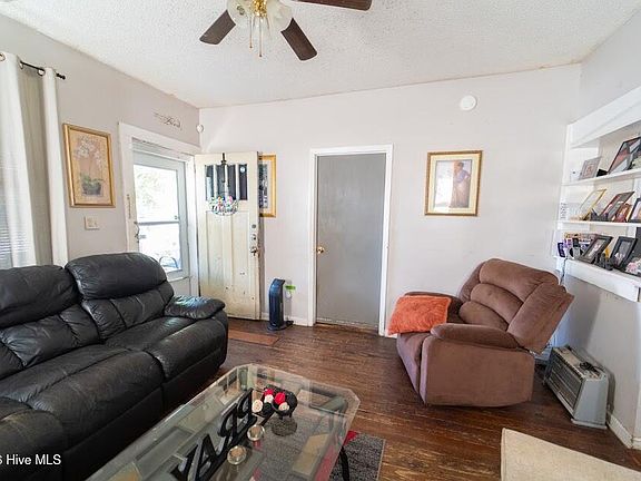 5th image of 1709 Queen Street