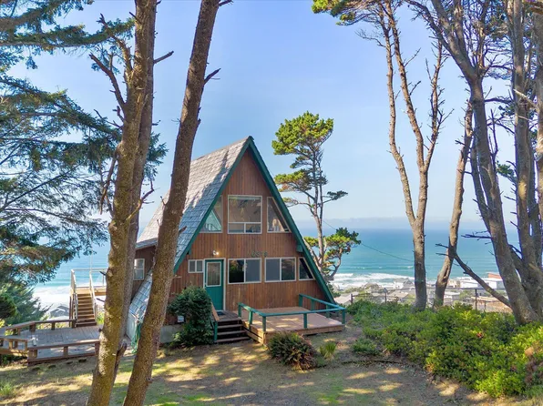 6319 NE Port Dr, Lincoln City, OR 97367