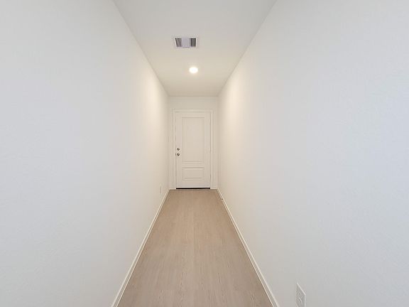 5th image of 15675 Plum Brook Dr