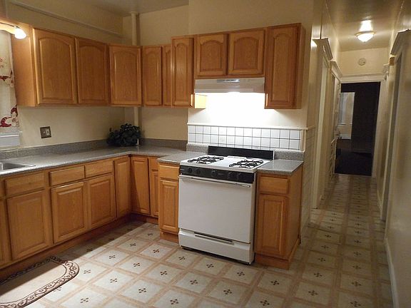 2nd image of 324-326 Hawthorne Ave