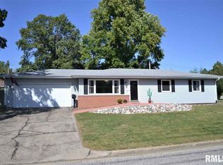 2 Southvale Dr, Jacksonville, IL 62650