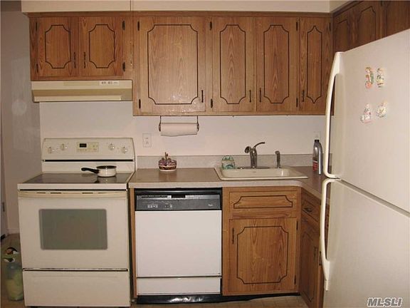 3rd image of 2561 Sycamore Ave