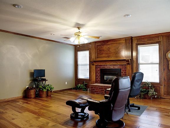 3rd image of 135 Deerfield Dr