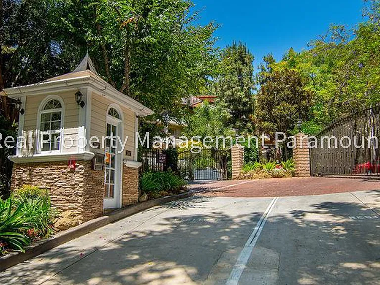 2700 Cahuenga Blvd E #1306 — Photo 18